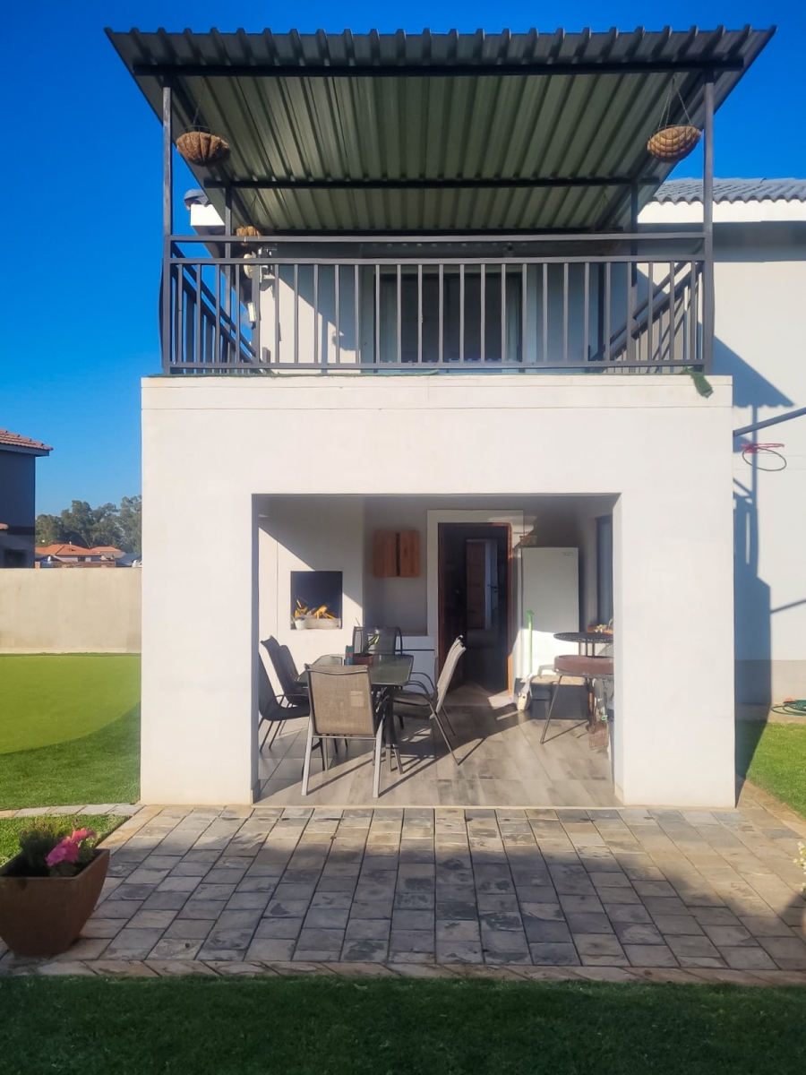 3 Bedroom Property for Sale in Van Der Hoff Park North West